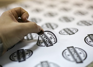 Печать наклеек: дизайн и процесс печати